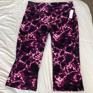 NWT. Old Navy Women’s Cropped active wear bottoms. Size: 1X.